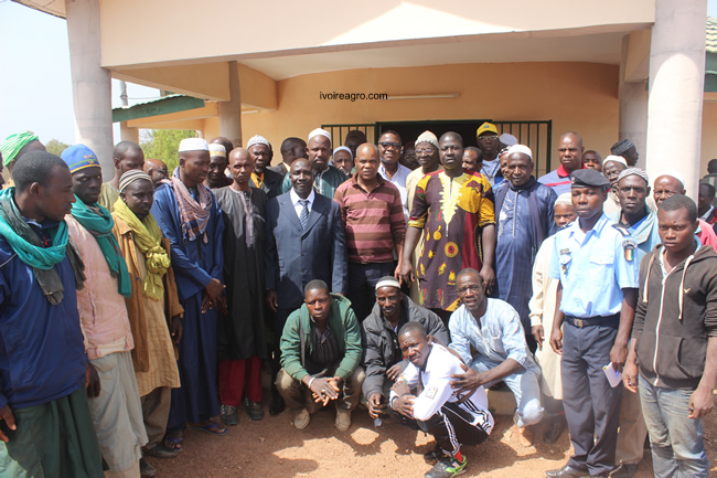 11/02/17 filière bovine: M. Toe Prosper président du comité adh’oc de création de la fédération nationale des producteurs de bovins installe la 1 ère société coopérative des éleveurs à Minignan